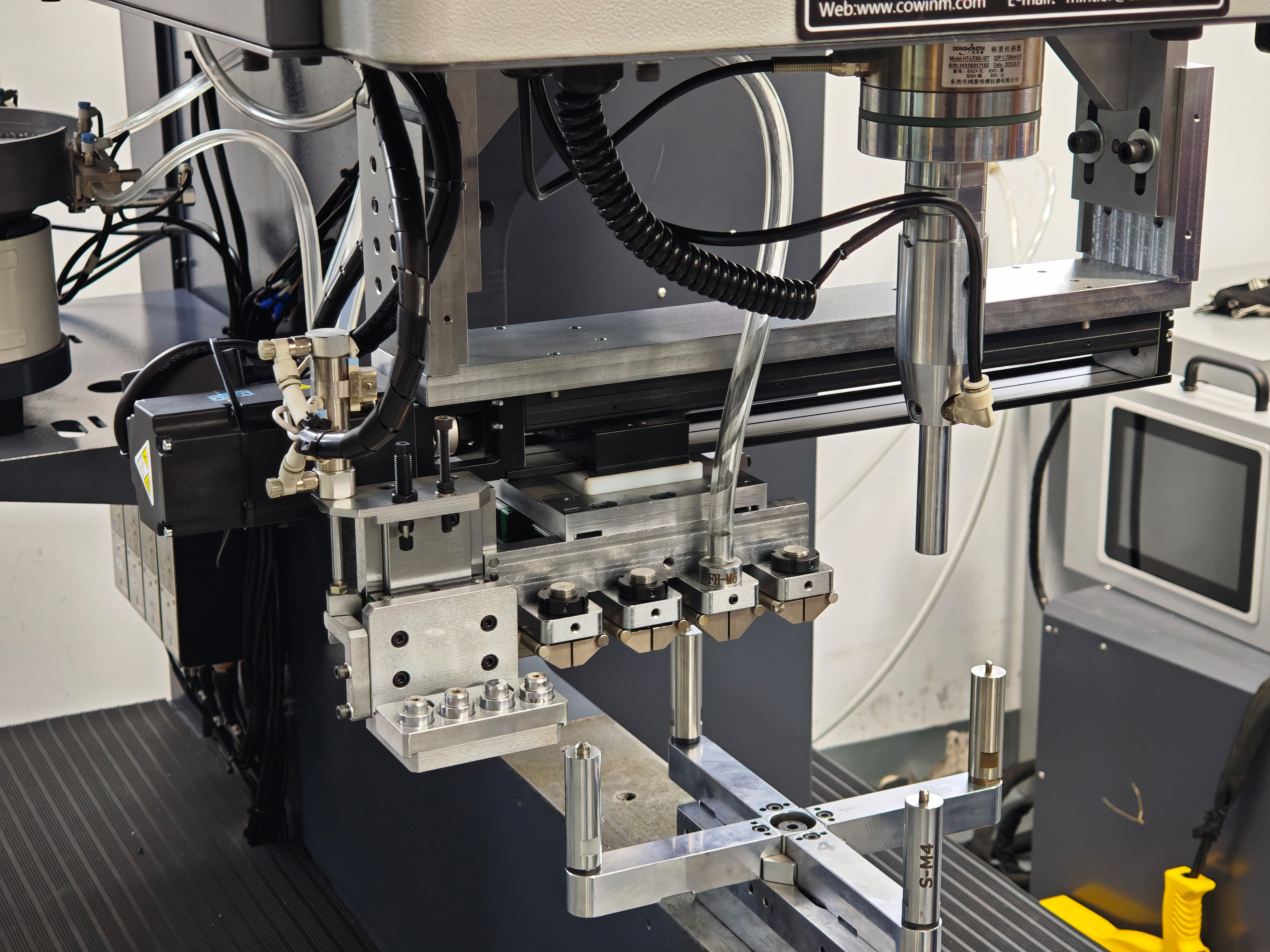 CW-S824-4E Servo Fasterner Insertion Machine